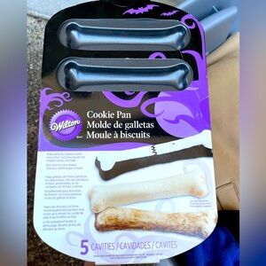 Wilton non stick Bones Cookie Pan